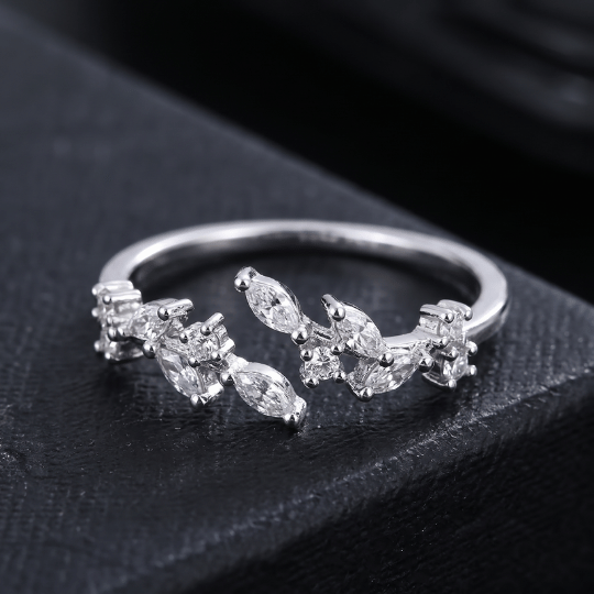 Olivia Leaf Ring